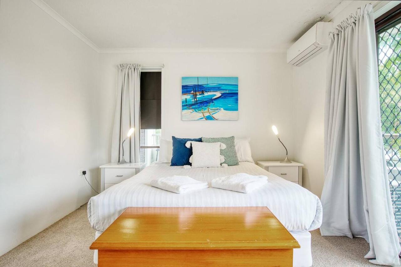 In The Tropics - Poolside Broadbeach Hideaway Apartment