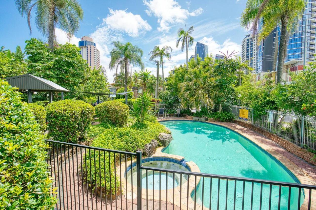 In The Tropics - Poolside Broadbeach Hideaway *