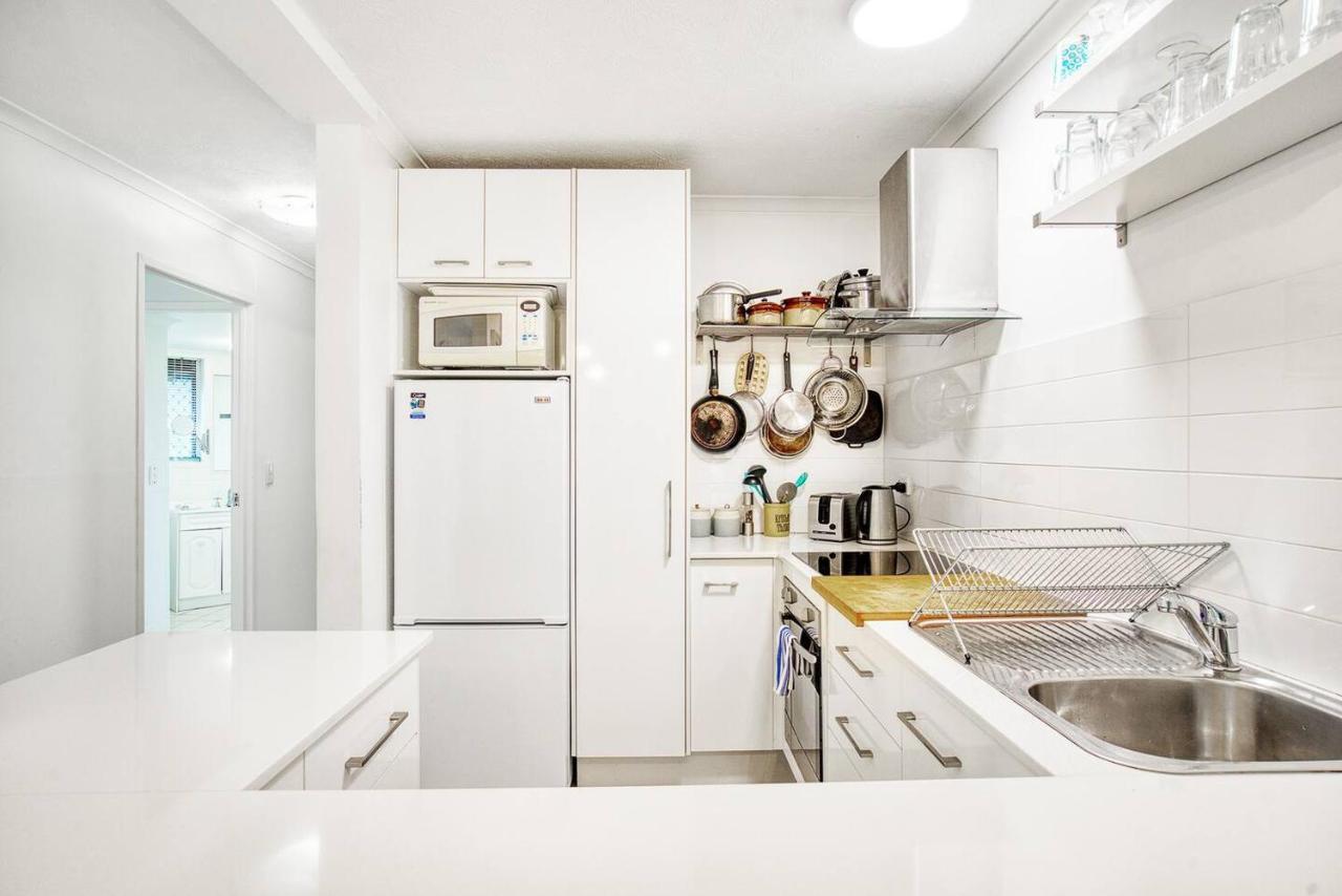 In The Tropics - Poolside Broadbeach Hideaway Apartment *