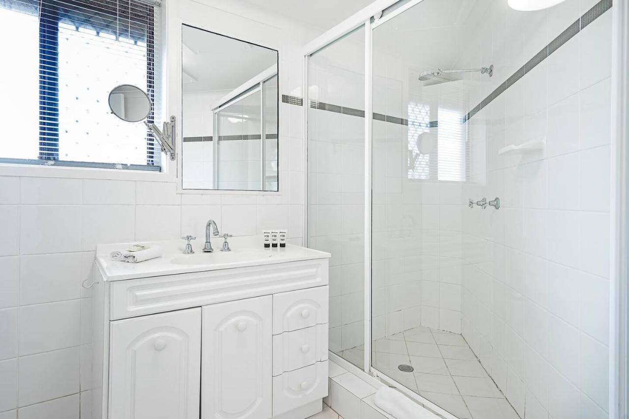 Apartment In The Tropics - Poolside Broadbeach Hideaway