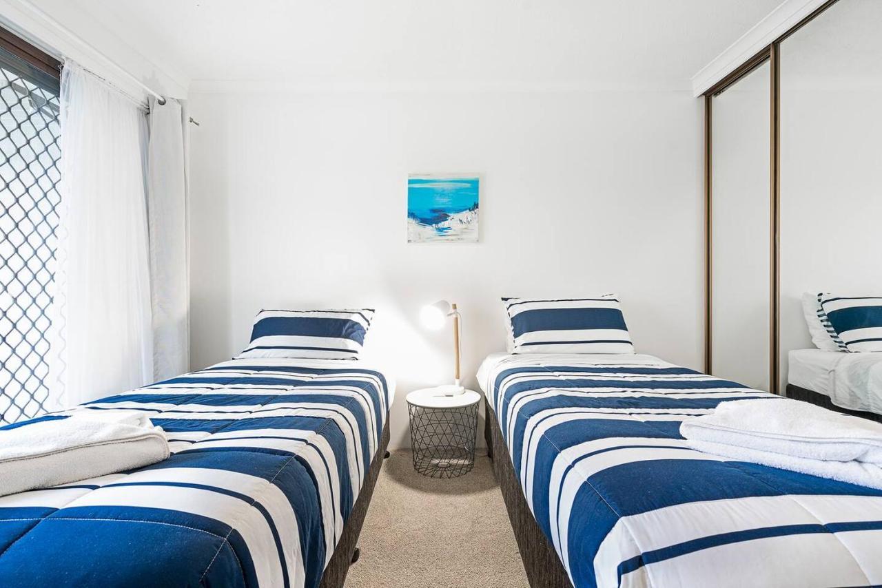 In The Tropics - Poolside Broadbeach Hideaway Apartment